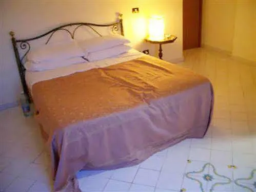 Hotel Mami Camilla 2*